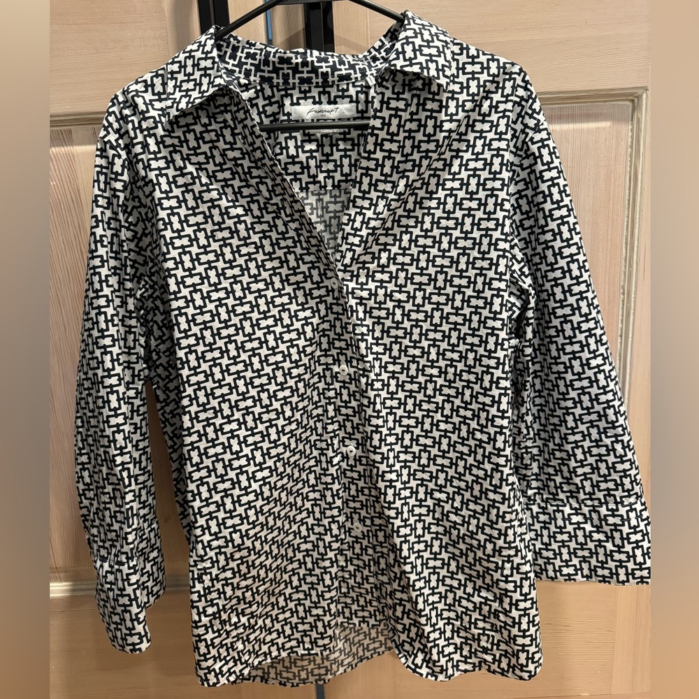 Foxcroft Easy Care Poplin Button Down Shirt. Size XL. Perfect condition.